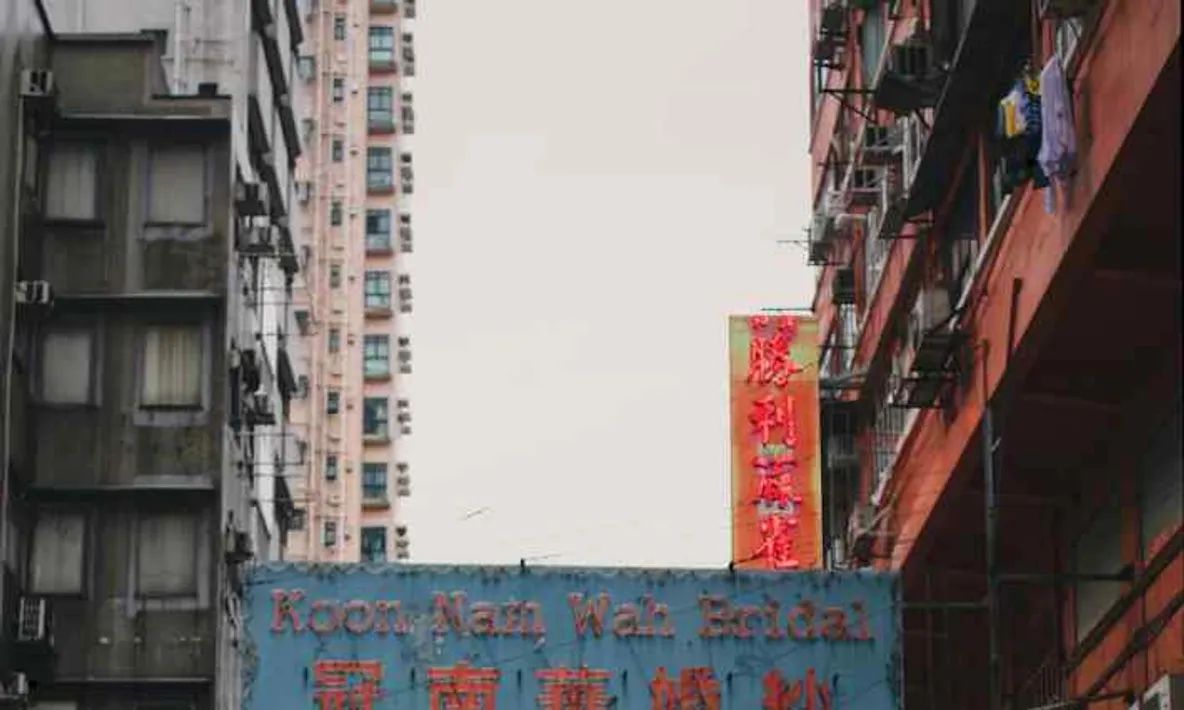 模糊照片修复前后的自动对比演示